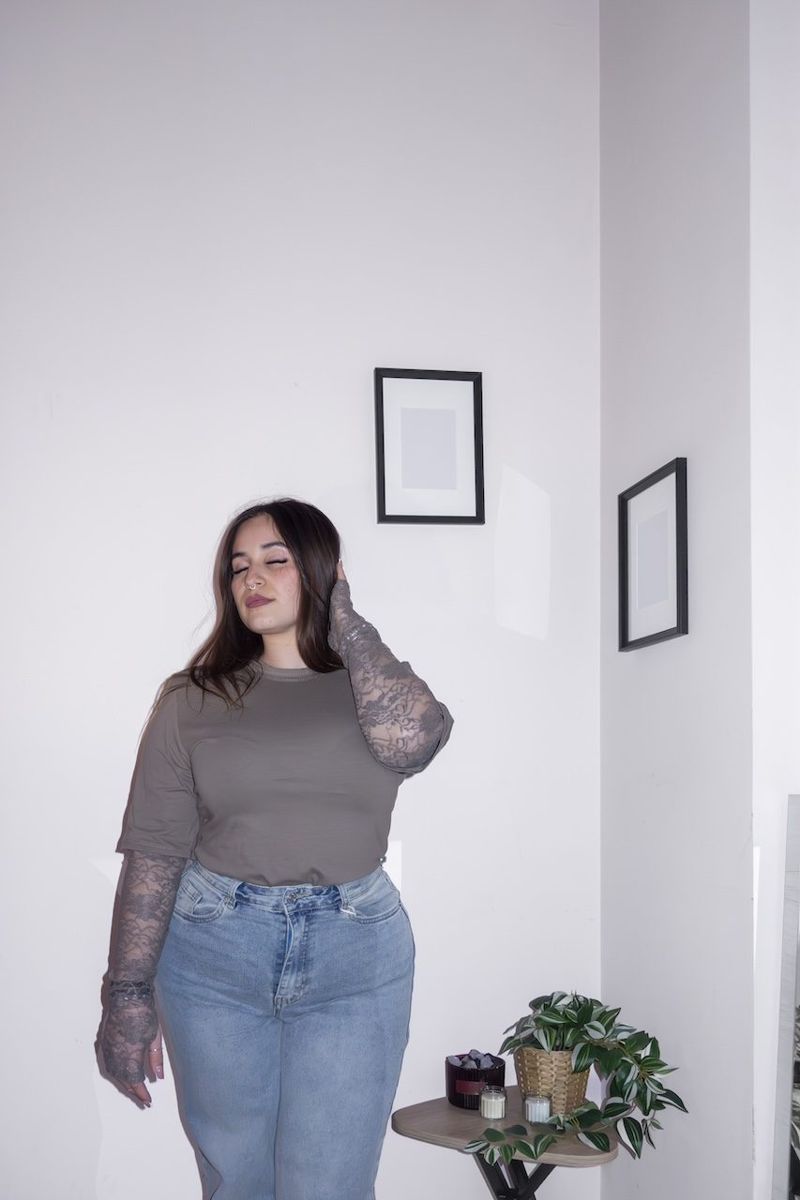 Maglia con Manica Pizzo — Top & Body